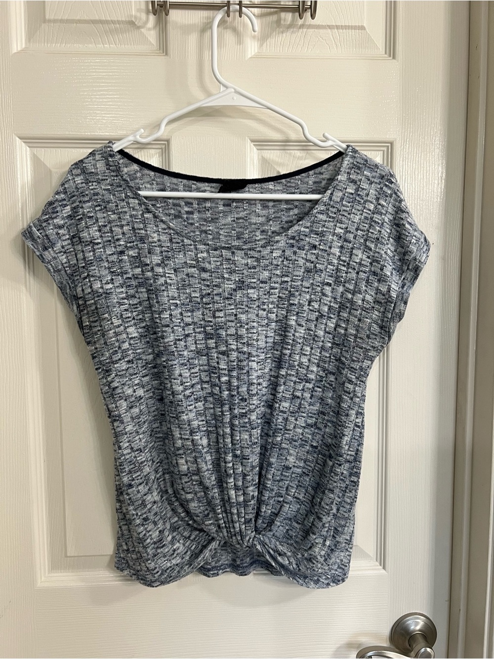 W5 Marled Gray Knit Short Sleeve Twist-Hem Top